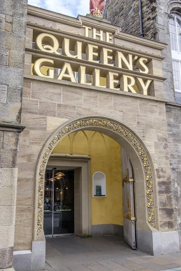 The Rock View Apartment Edinburgh Old Town 2-Bedroom Terrace Lift Parking 0*,  United Kingdom