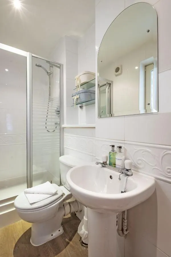The Rock View Apartment Edinburgh Old Town 2-Bedroom Terrace Lift Parking