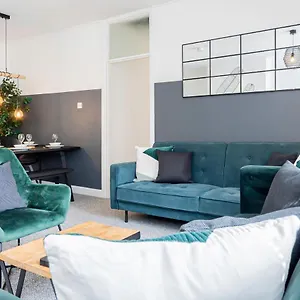 central-stylish-3-bedroom-apartment.tophotelsbath.com/