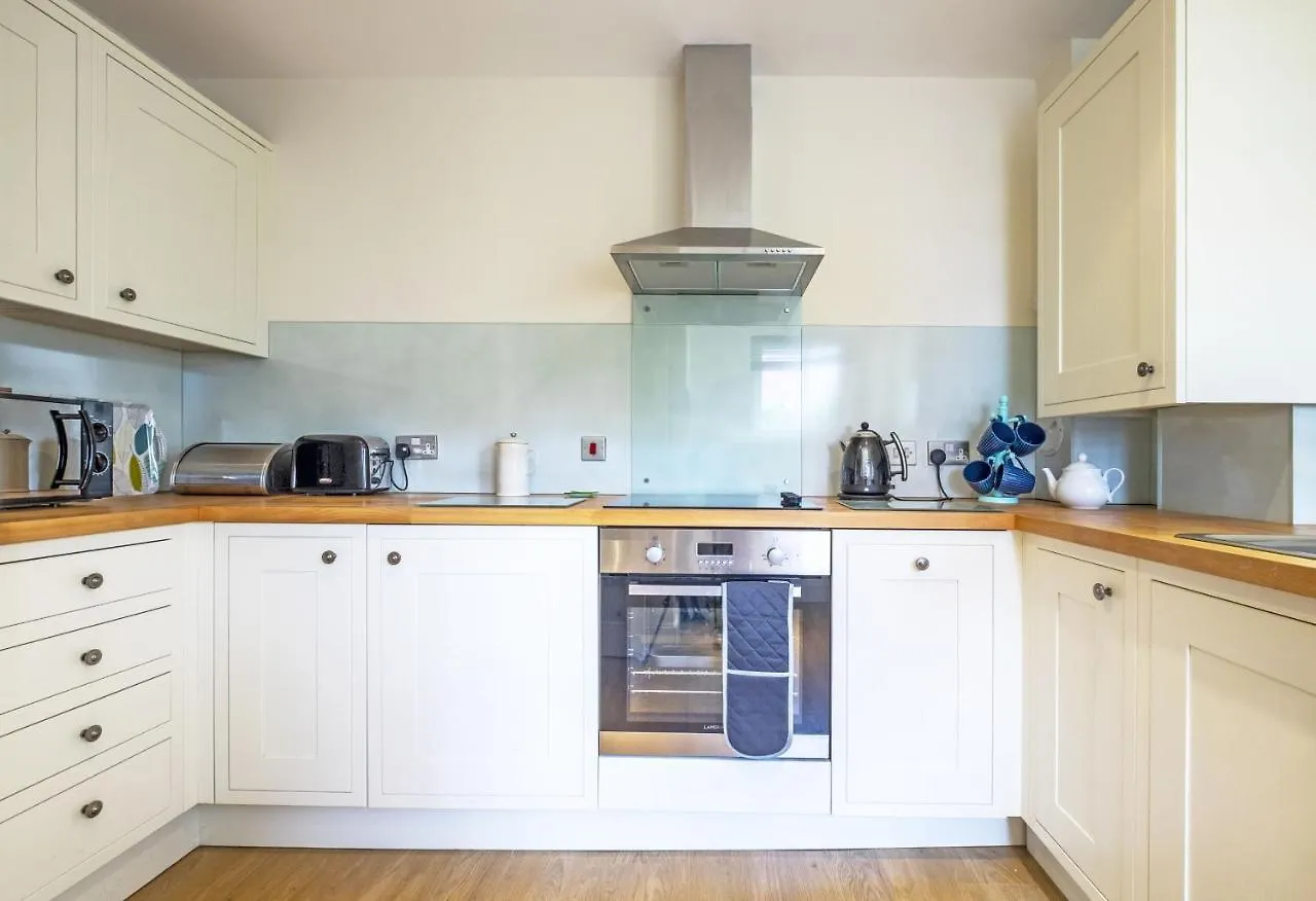 The Rock View Apartment Edinburgh Old Town 2-Bedroom Terrace Lift Parking United Kingdom